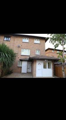 Thamesmead East Maison | Small Budget Roomz 2