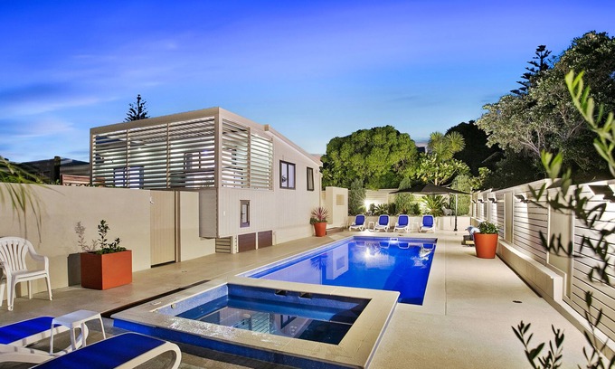 Waihi Beach Cottage | Cottage indépendant de 2 chambres en front de mer. Waihi Beach Paradise Resort.