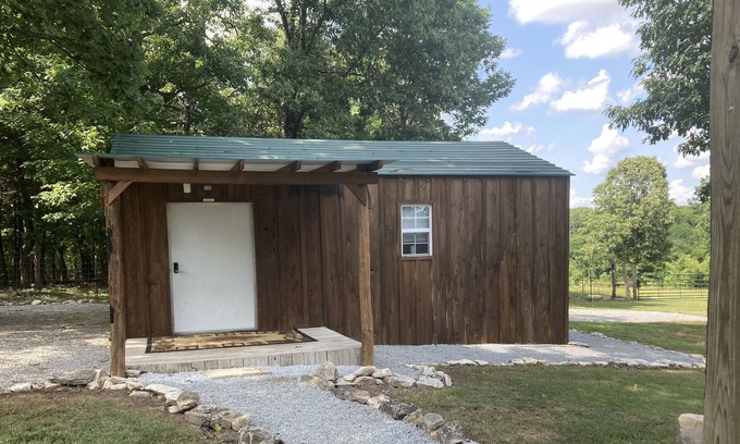 Saffell Cabine | Small cabin, 10-15 minutes from Lake Charles and Raney Brake
