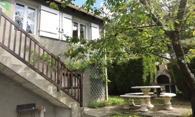 Siguer Appartement | Petit gîte avec jardin privé au calme entourré des montagnes