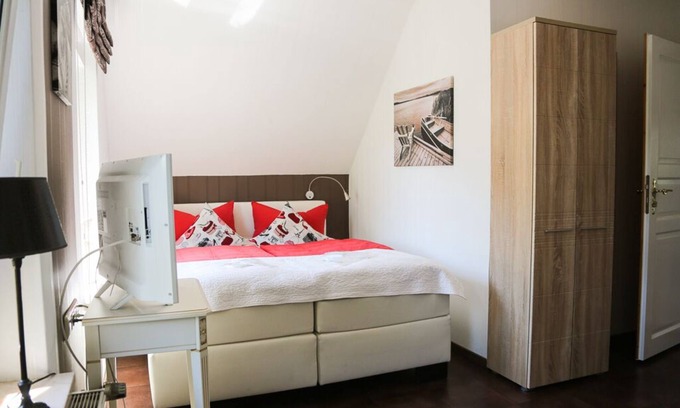 Buckow Chalet De Ski | Small and very individual chalet with a special charm right on the lake...
