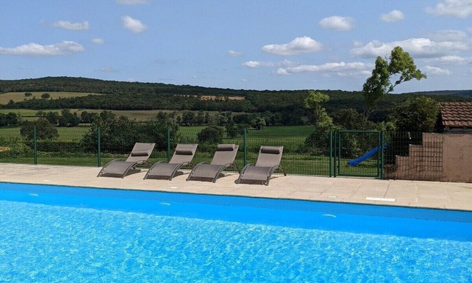 Sailly Cottage | Small gîte for 2 with pool in peaceful Burgundy