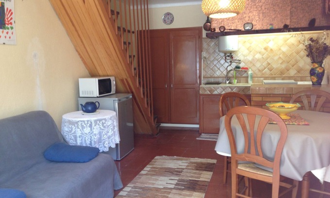 Montesquieu-des-Alberes Maison | Petite maison sans vis à vis dans le vieux village de Montesquieu des Albères.