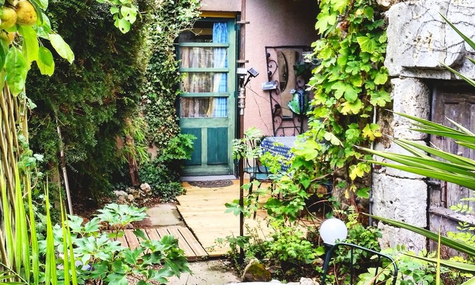 Saint-Piat Cottage | petite maison pleine de charme