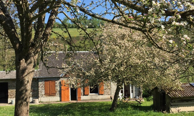 Bernieres-le-Patry Maison | Petite maison o bord de l'eau.
