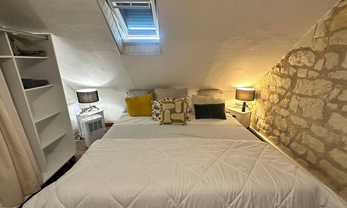 Savigny-en-Veron Maison | Small house with private garden