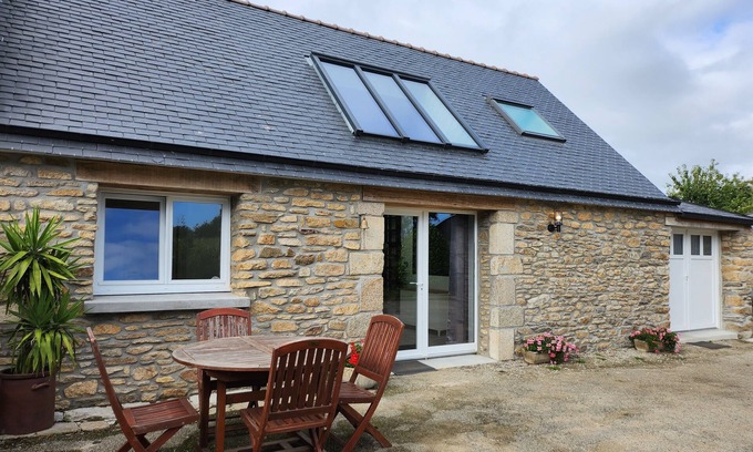 Locmaria-Plouzane Maison | Petite maison de pierre rénovée à 5min de la plage