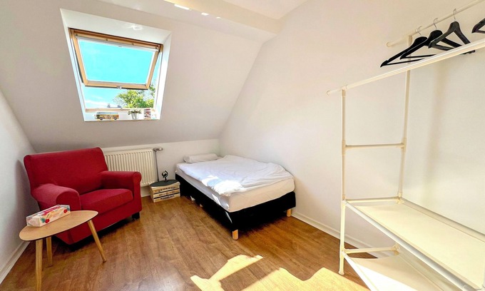 Dreikonigenviertel Lit Et Petit-Déjeuner | Small room with shared bathroom