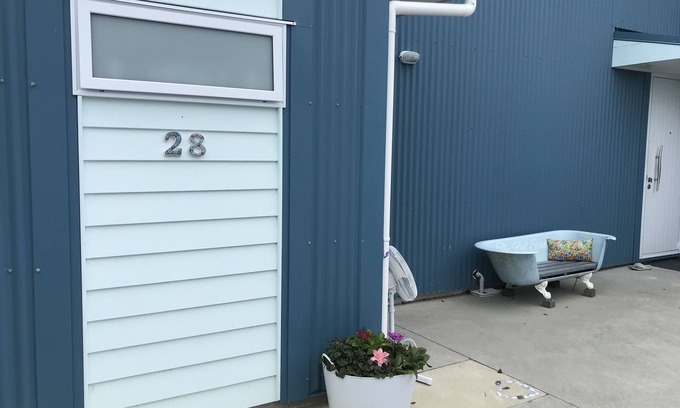 Waihi Beach Appartement | Small self contained studio with private deck, 5 mins walk to beach(vaccinated)