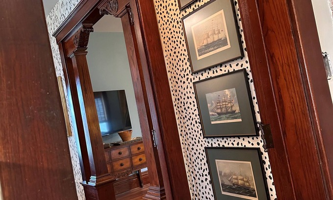 Tonica Maison | SMALL TOWN STUNNER !!! - Under 15 Minutes to Starved Rock !
