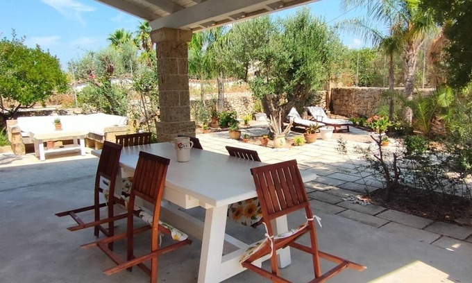 Posto Rosso Villa | Villa à 300 mètres de la mer entourée de verdure à 15 km de Gallipoli