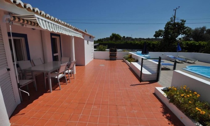 Silves Maison | Petite Maison avec 3 chambres, 2 SB, AC, WiFi, piscine privative, Fitness