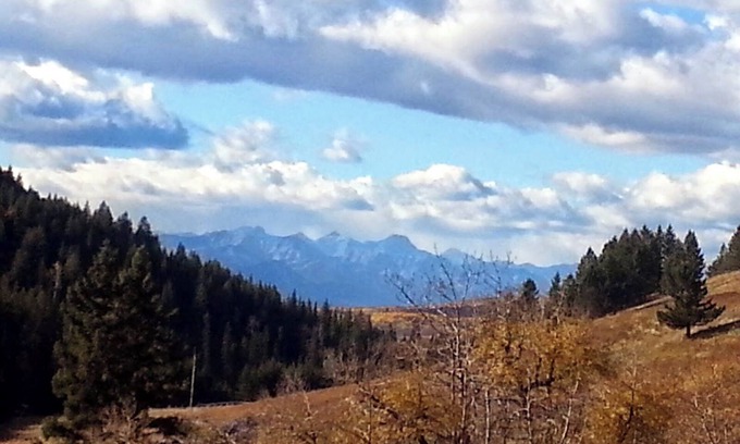 Cochrane Maison | Small Vintage Guest Ranch Accommodation