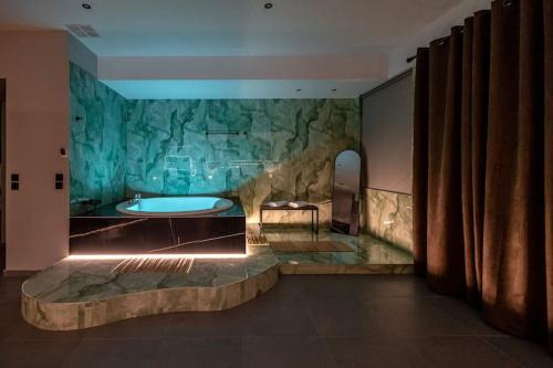 Irakleio Appartement | Smaragdi Luxury Jacuzzi Apartment Noho Premium Living