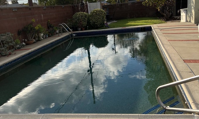 North Hills West Maison | Smart 2 bedroom house with a pool and garden view Sleeps 6 .Near CSUN
