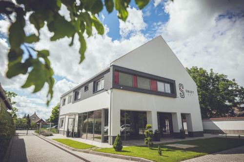 Korosladany Maison | Smart HTL