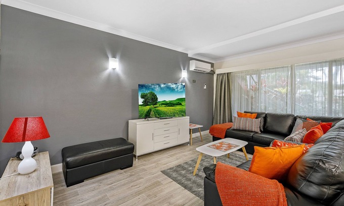Korora Appartement | Smugglers On The Bedroom Apartment Beach 1