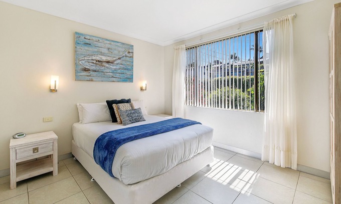 Korora Appartement | Smugglers On The Bedroom Apartment Beach 2