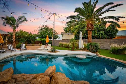 Paradise Valley Village Maison | Smurf Haus - Luxuriously Small with Resort-like Pool