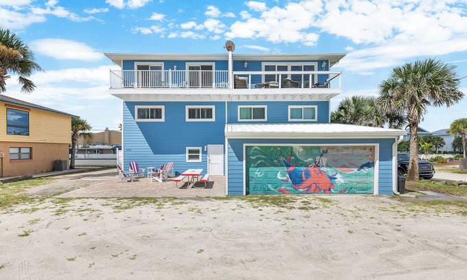 New Smyrna Beach Maison | Smyrna Son – Multi-Level Beach Getaway | Balcony, Patio + 2 Living Areas 🌴