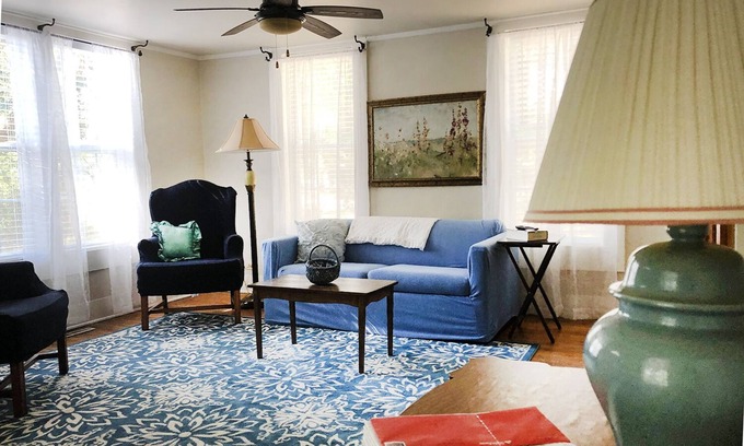 Georgetown Maison | Snow bird friendly! 5 Oaks Blue Bird Cottage - close to beach and Charleston