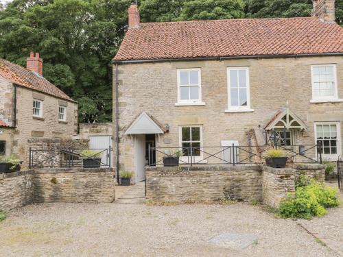 Potter Brompton Maison | Snowdrop Cottage