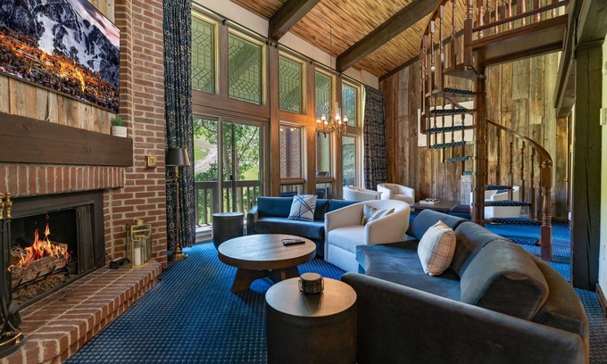 Snowmass Village Copropriété | Snowmass Ski-In/Out Penthouse: Hot Tub & Views!