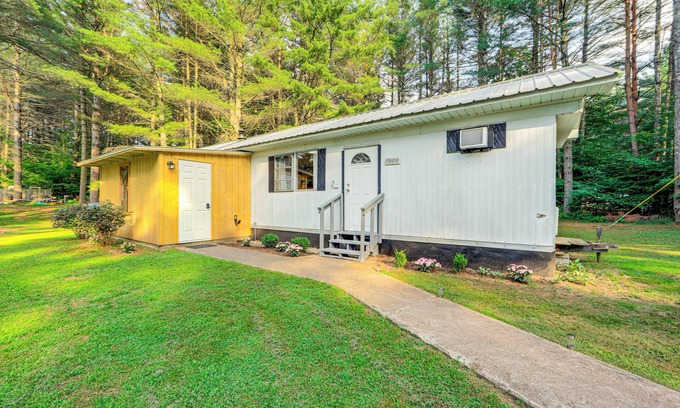 Brantingham Maison | Snowmobile & ATV Trails On-Site: Adirondacks Abode
