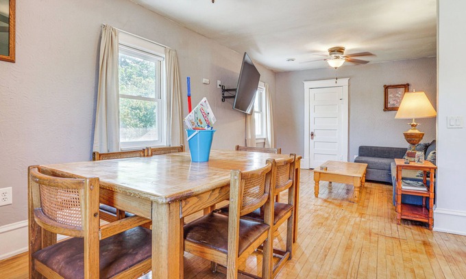 Mound Appartement | Mound Waterfront Retreat w/ Shared Fire Pit & Dock