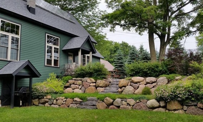Belfort Maison | La chute dans les Adirondacks est exceptionnelle - les dates après le 15 septembre sont encore disponibles.