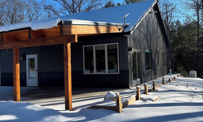 Conover Cabine | Snowmobiling Retreat