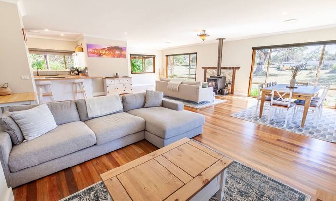 Hill Top Maison | Snowy Mountains Hideaway with plenty of space to relax after a day of adventure.