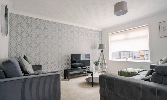 West Calder Maison | Snug Modern Home in West Calder