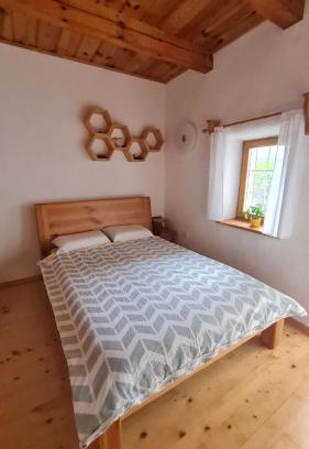 Majsperk Maison | Soba tete Tile - Hiša ob gozdu