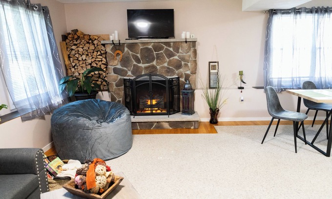 Woburn Appartement | SOFIMA-Cozy and Charming 2-bedroom apartment!