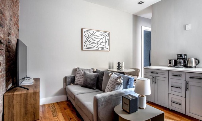 Nolita Appartement | SoHo 2BR w Balcony WD nr WF NYC-1190