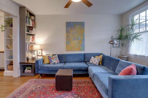 Hill East Appartement | Sojourn Eclectic Capitol Hill Home Sleeps 4