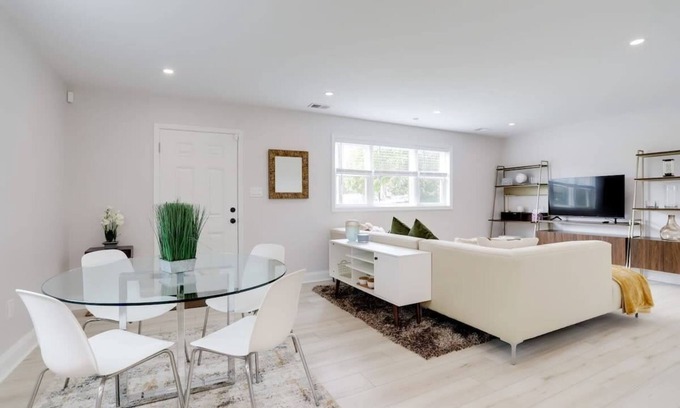 Seminary Hill Maison | Sojourn on Duke NEW 3 BR in Alexandria