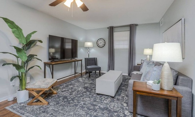 Overland Park Appartement | Solace: 2 bed/1 bath