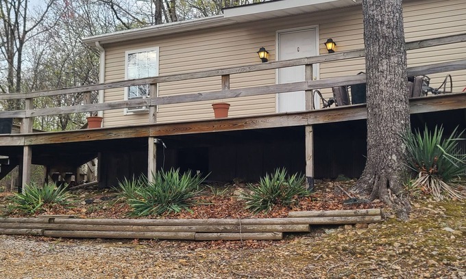 Wappapello Cabine | SOLAR ECLISPE! Cozy Wappapello Lake Cabin!