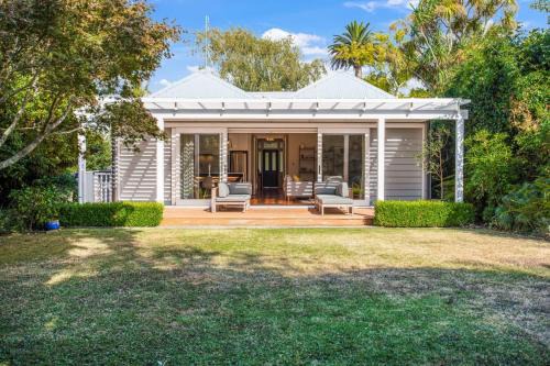 Mount Albert Maison | Solara Executive Villa with Air-Con and Backyard
