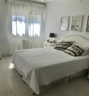 Montequinto Maison | Soleada,amplia con baño privado