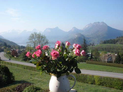 Talloires-Montmin Appartement | Soleil Bleu 2 Etoiles