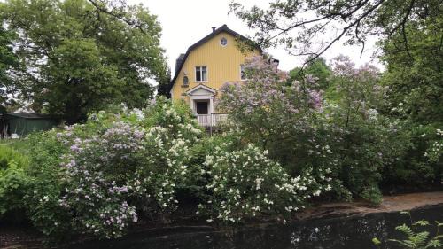Alingsas Lit Et Petit-Déjeuner | Solhuset intill ån
