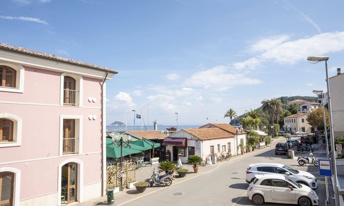 Cavo Appartement | Two-room Luna on the seafront of Cavo