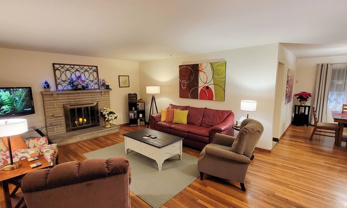 Columbus Maison | Solitude in the City! Beautiful home, easy access to all Columbus! 1/2 Acre Lot!