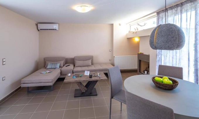 Agios Dimitrios Appartement | Solon - Deluxe City Center Apartment