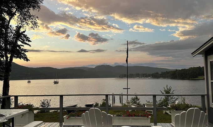 Willsboro Maison | Un emplacement spectaculaire sur la Gold Coast du parc national des Adirondacks.