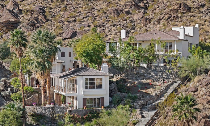 The Mesa Maison | 'Somerset Ranch' 6 BR, 28 acre hillside retreat