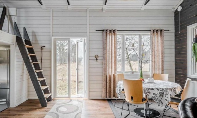 Lilla Edet O Cabine | Sommaridyll i Lantligt Läge vid sjö